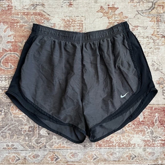 Nike Black Performance Shorts - Picture 2 of 5